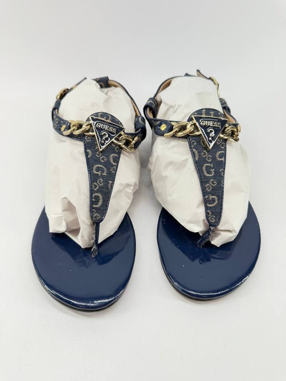 GUESS GFSIA Womens Navy Gold Logo Chain Thong Sandals Size 7 Pre-Owned